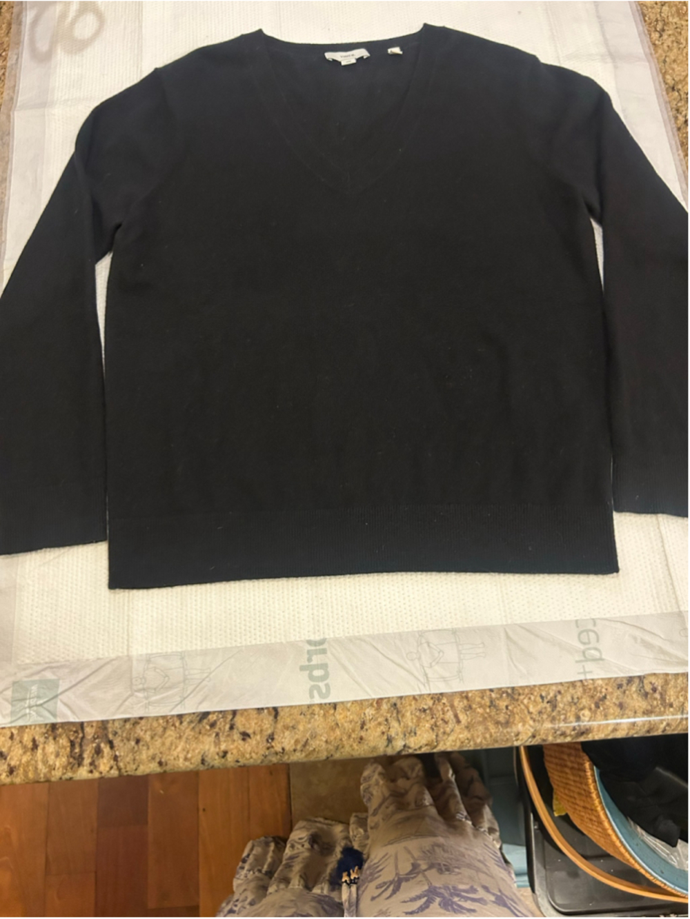 Women's Vince V-Neck 100% Cashmere Sweater Black Med Old Money Quiet Luxury